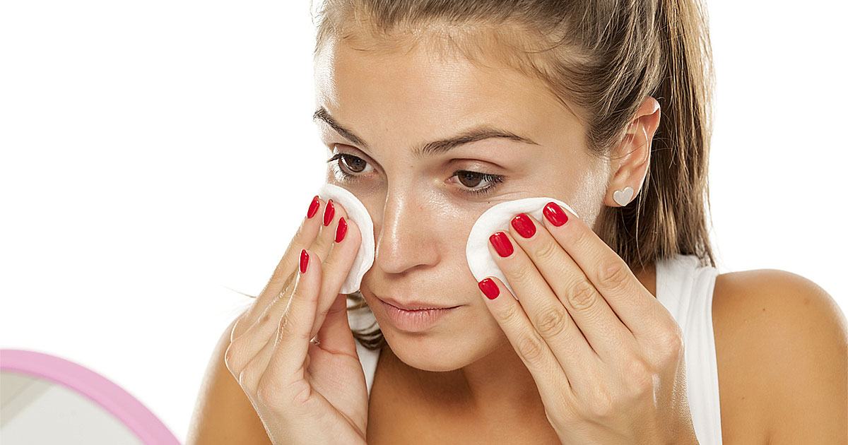 5 Dicas para tirar a maquiagem e limpar a pele corretamente